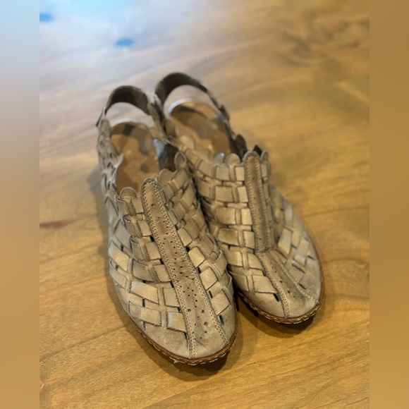 Rieker Sina Gray Cross-Knit Closed-Toe Leather Euro 39, US 8 - Picture 2 of 8